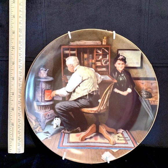 COPY - KNOWLES CHINA “Keeping Company”by Norman Rockwell - Picture 2 of 8